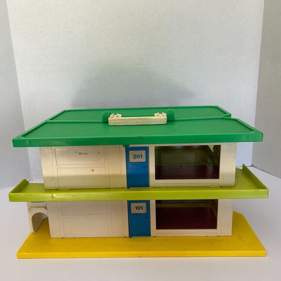 Vintage Playskool, Holiday Inn Playset. 1975 - Picture 11 of 11